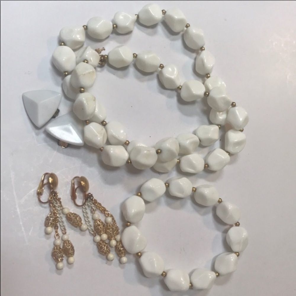 Vintage Jewelry Necklace, Bracelet, & Matching Clip-On Earrings